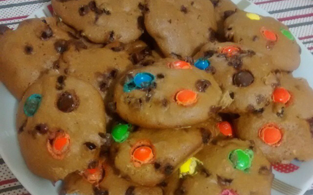 Cookie de baunilha com gotas de chocolate