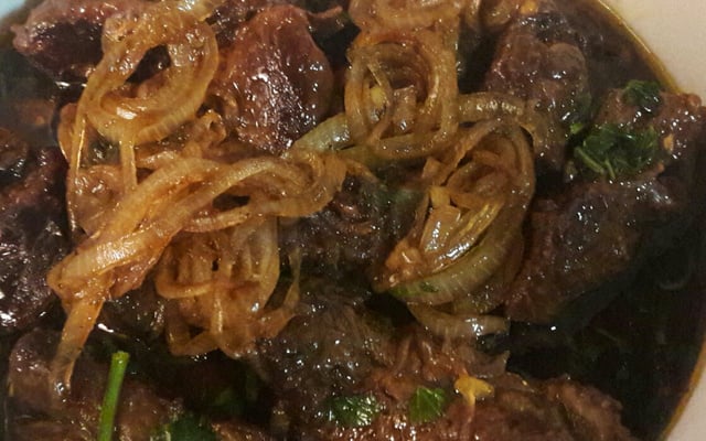 Bananinha ao molho de cebola caramelizada