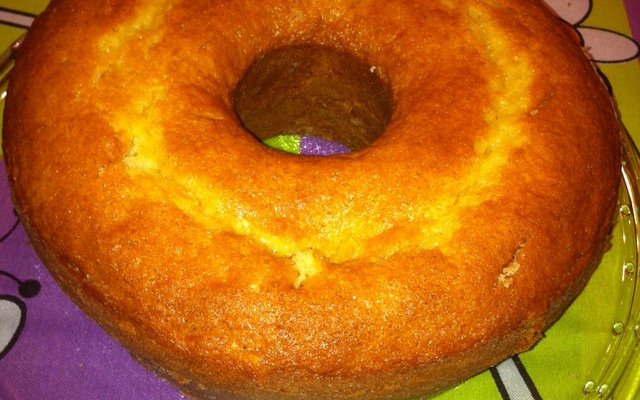 Bolo de iogurte com morango em calda