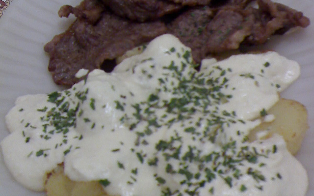 Filé aos 4 queijos com batata Sauté