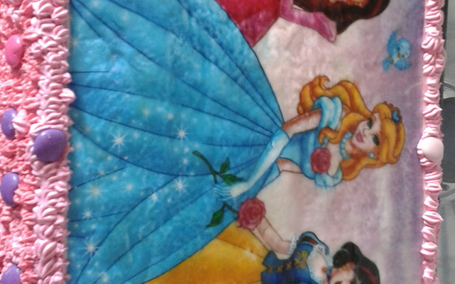 Bolo de aniversário com papel de arroz