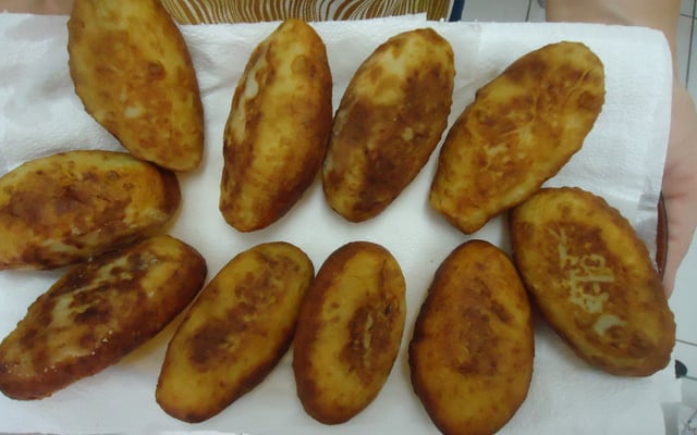 Bolinho de batata recheado com carne moída