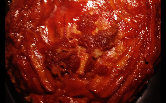 Bolo invertido de banana caramelada de liquidificador