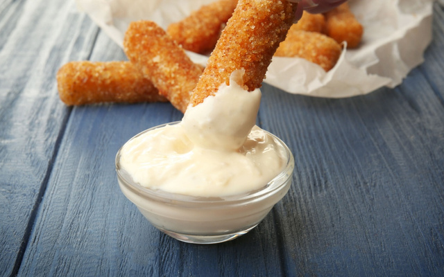 Molho de queijo ralado (fácil e maravilhoso)