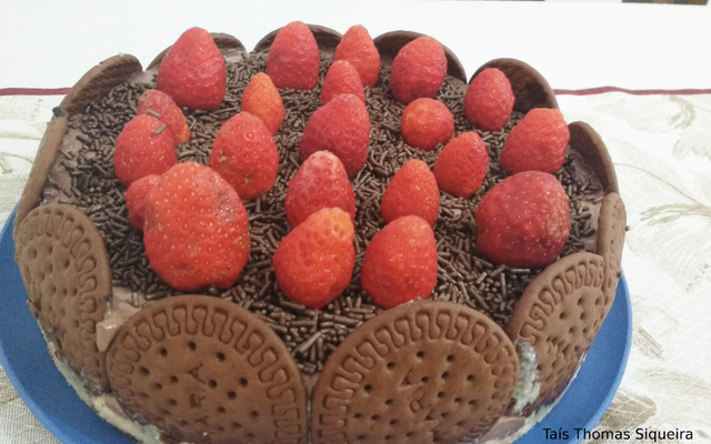 Pavê de chocolate e morango da Taís