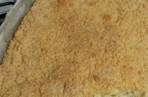 Cuca simples com farofa