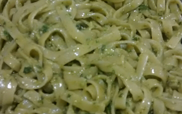 Penne ao molho pesto
