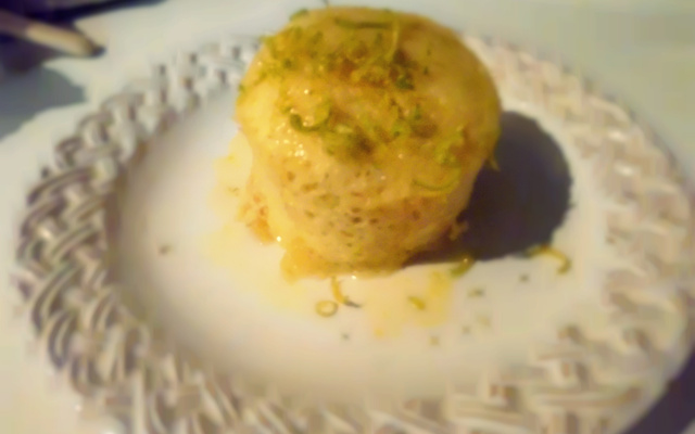 Bolo de laranja de caneca