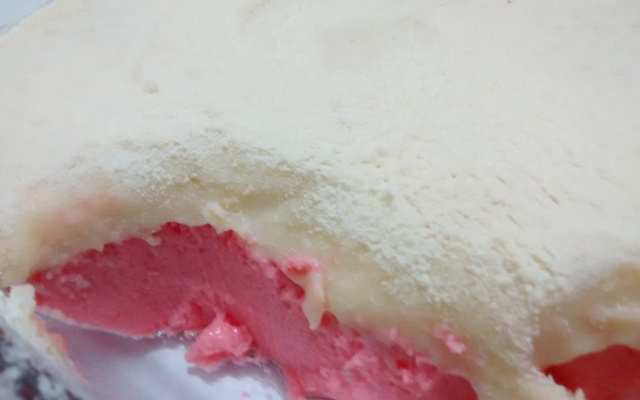 Gelatina de morango cremosa com creme de leite ninho