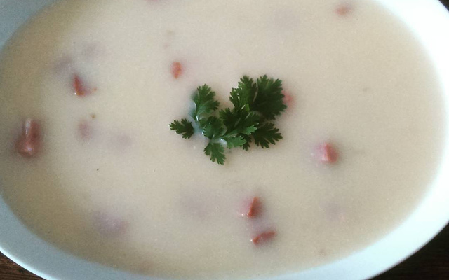 Sopa de batata simples com calabresa