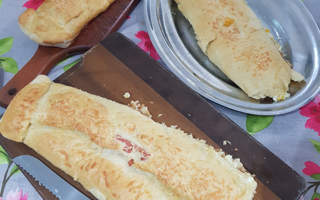 Pão recheado de frios