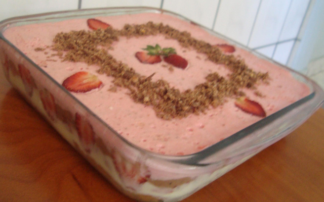 Pavê mousse de morango e chocolate da Taí