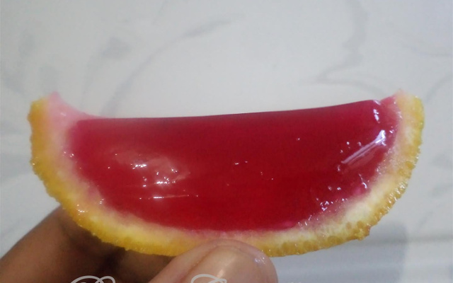 Gelatina na casca da laranja