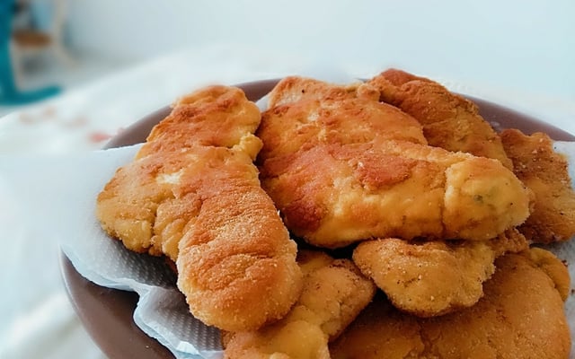 Frango empanado com biscoito