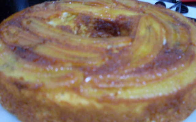 Bolo de banana caramelada