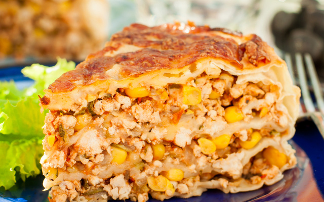 Torta cremosa de frango com milho na air fryer