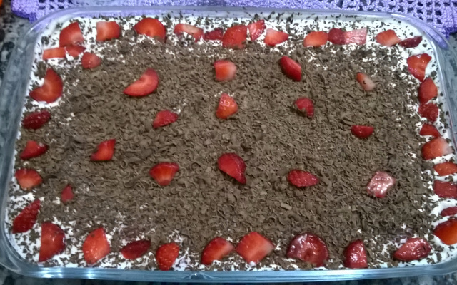 Pavê de morango com chocolate
