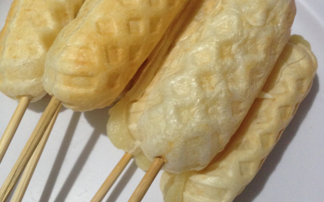 Pão de queijo no palito