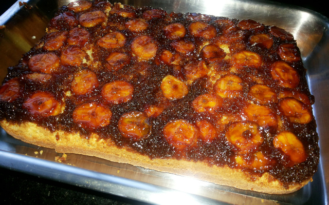 Bolo de banana caramelada
