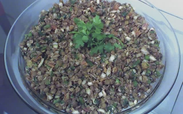 Lentilha ao molho vinagrete e sardinha