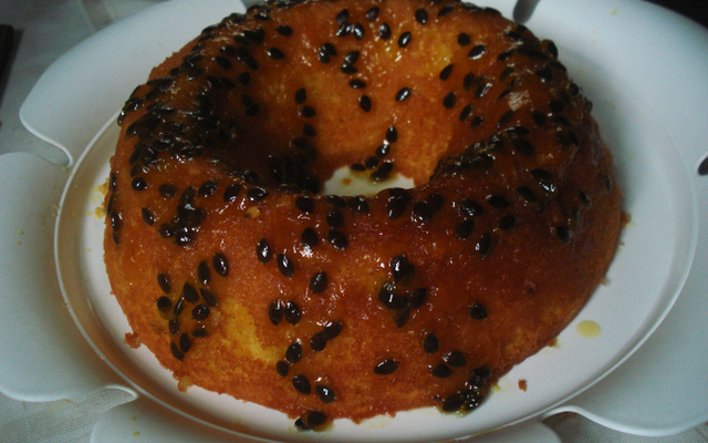 Bolo de maracujá molhadinho