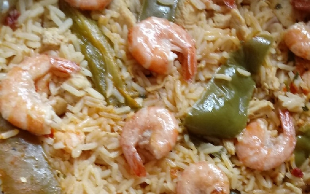 Arroz especial com camarão e frango 