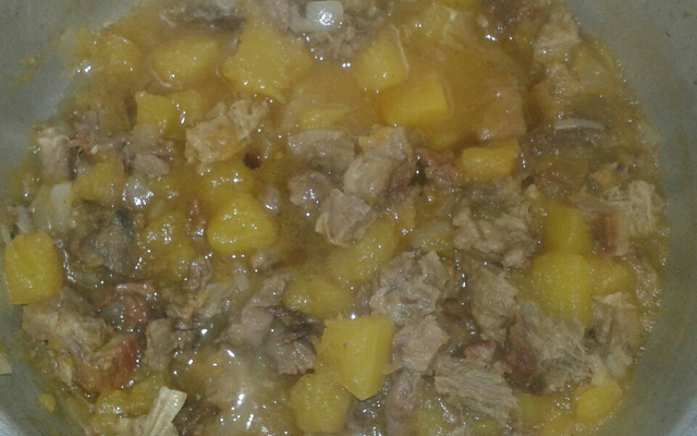 Quibebe com resto de costela assada