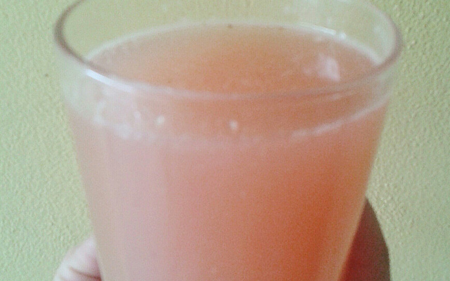 Suco de casca de maracujá com morango