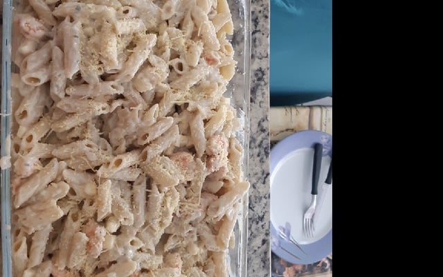 Penne ao molho de gorgonzola com camarão