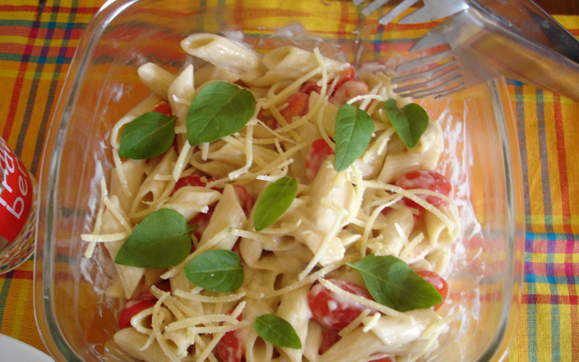 Macarrão integral rápido com tomate cereja
