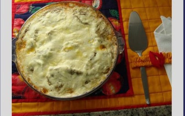 Lasanha de berinjela com presunto, queijo e carne moída