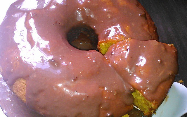 Bolo de cenoura com cobertura de chocolate