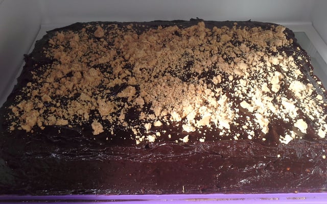 Bolo de chocolate com amendoim