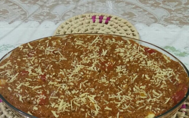 Polenta cremosa com molho de carne moída