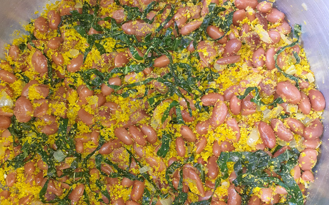 Feijão tropeiro goiano