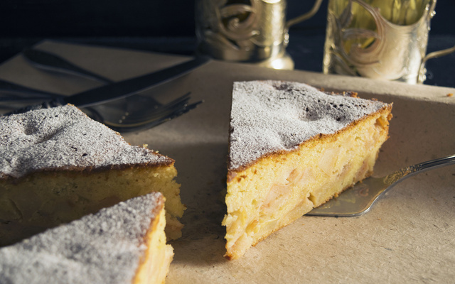 Bolo de fubá com maçã