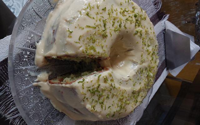 Bolo de limão cremoso
