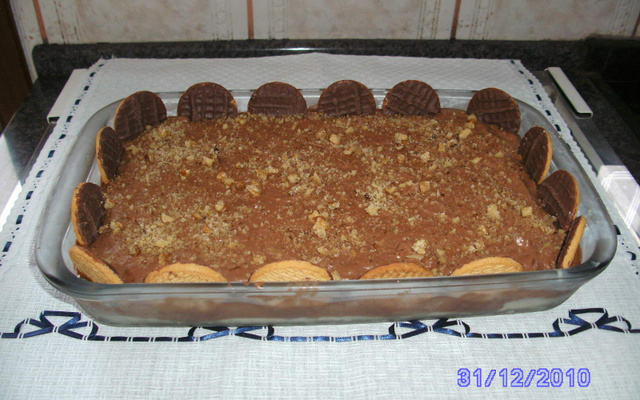 Pavê de nozes com mousse de chocolate