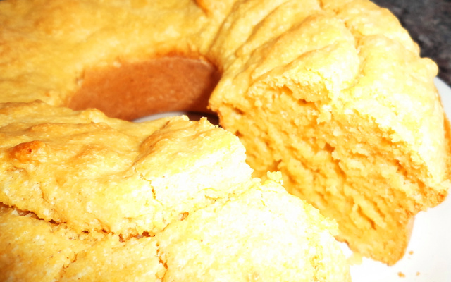 Bolo de fubá diet delicioso, úmido e fofinho