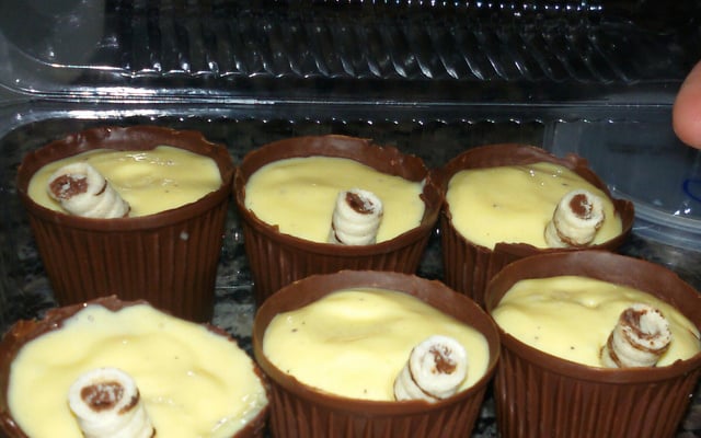 Copinhos de chocolate com Mousse de Maracujá