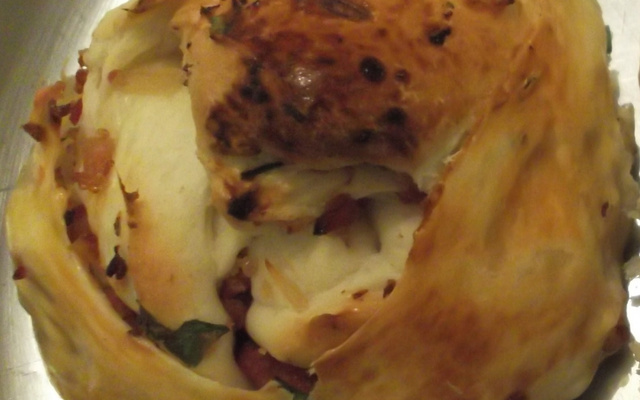 Pão de linguiça e cebola