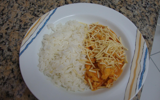 Estrogonofe de frango com leite de coco