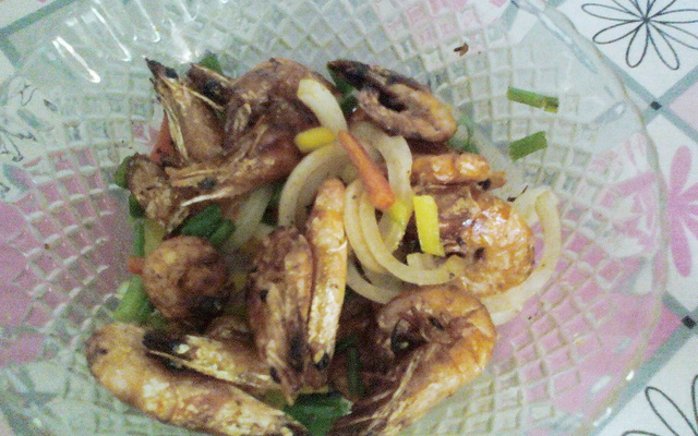 Camarão frito colorido