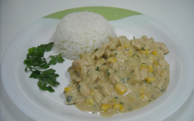 Frango com milho e creme de leite