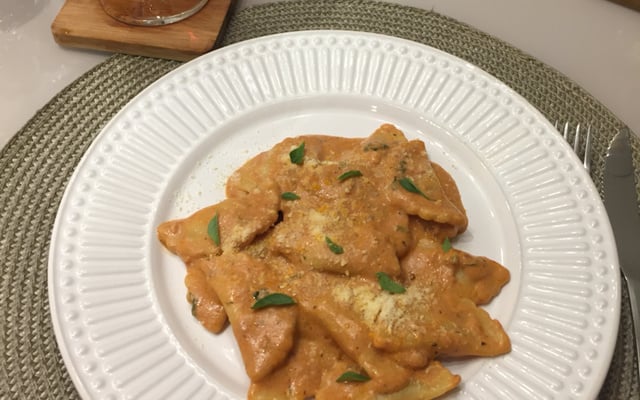 Capeletti ao molho cream cheese