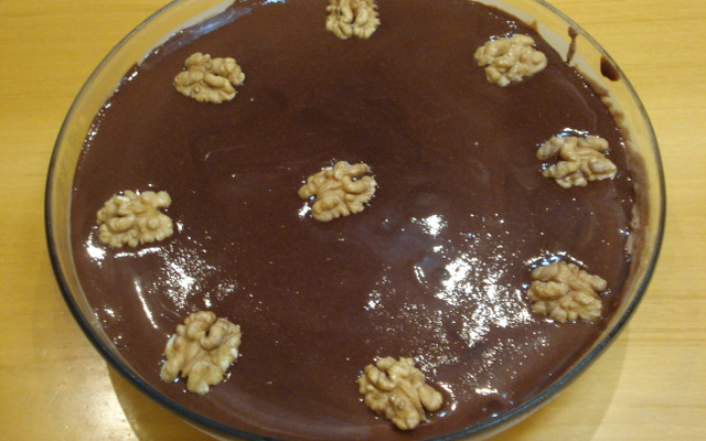 Torta gelada de chocolate e nozes