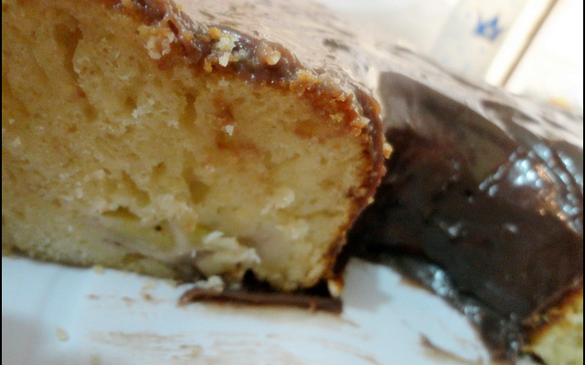 Bolo de Banana com cobertura de Brigadeiro