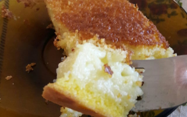 Bolo de fubá com creme