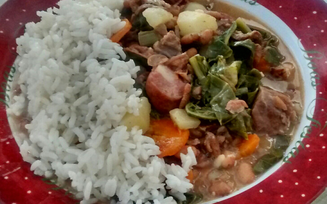 Sopa de feijão com verdura