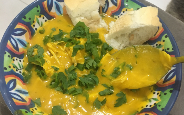 Caldo cremoso de abóbora moranga e frango